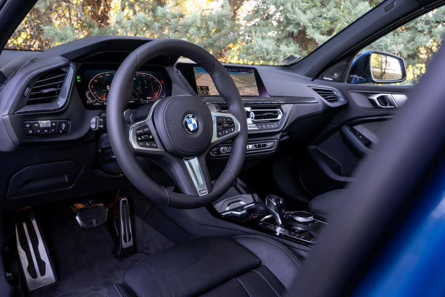 Интерьер BMW 120d M Sport xDrive (F40) 2019 года  (WW) (фото 20 из 40)